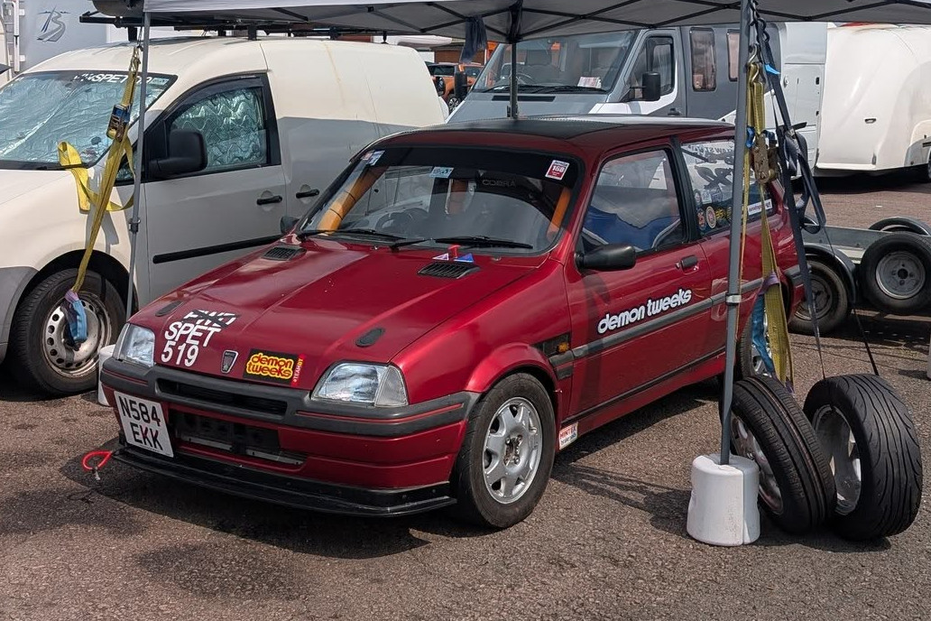 Tony the Nugget - Red N-reg Rover Metro in the pits